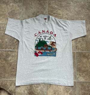 Vintage 90s Fruit of the Loom Best Canada Wildlife Nature Souvenir T-Shirt XL
